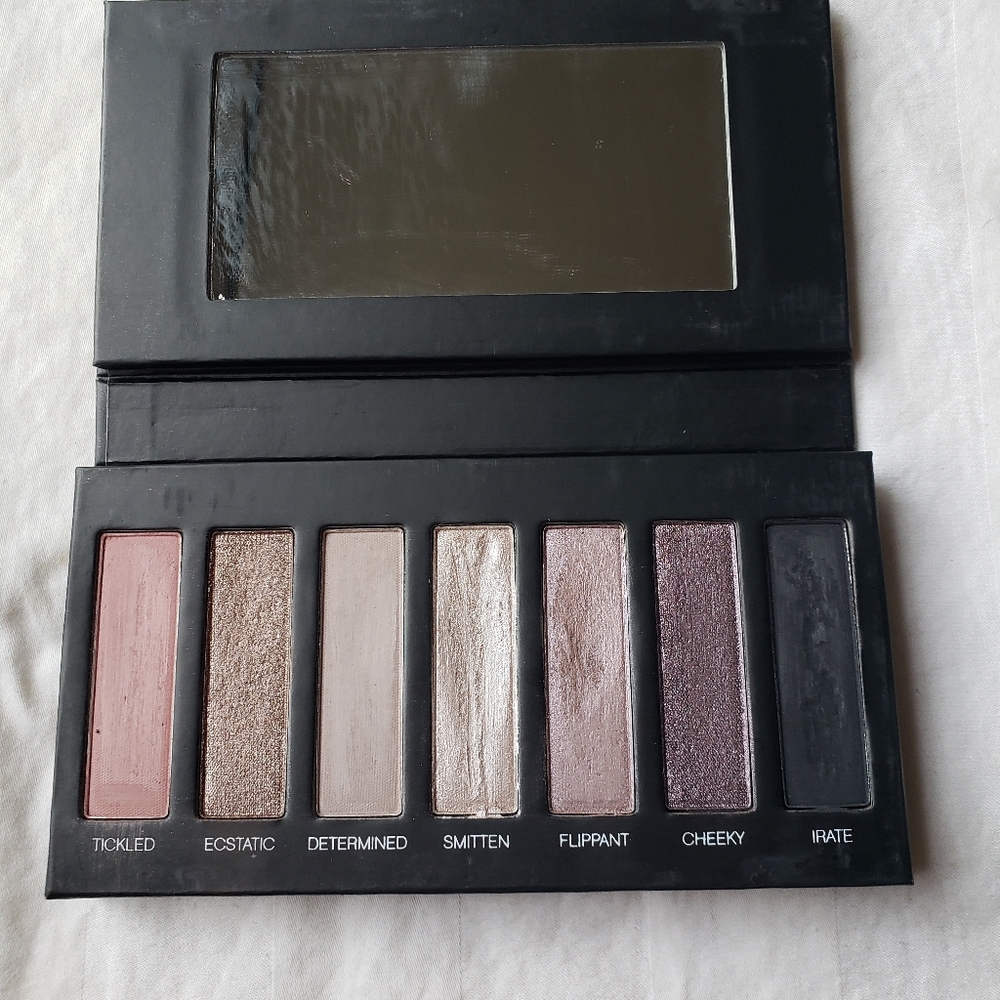 MOODSTRUCK ADDICTION SHADOW PALLETTE 3 by Younique